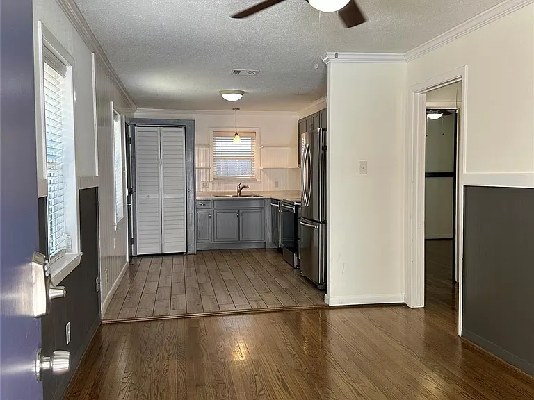 815 Waverly St — Photo 2
