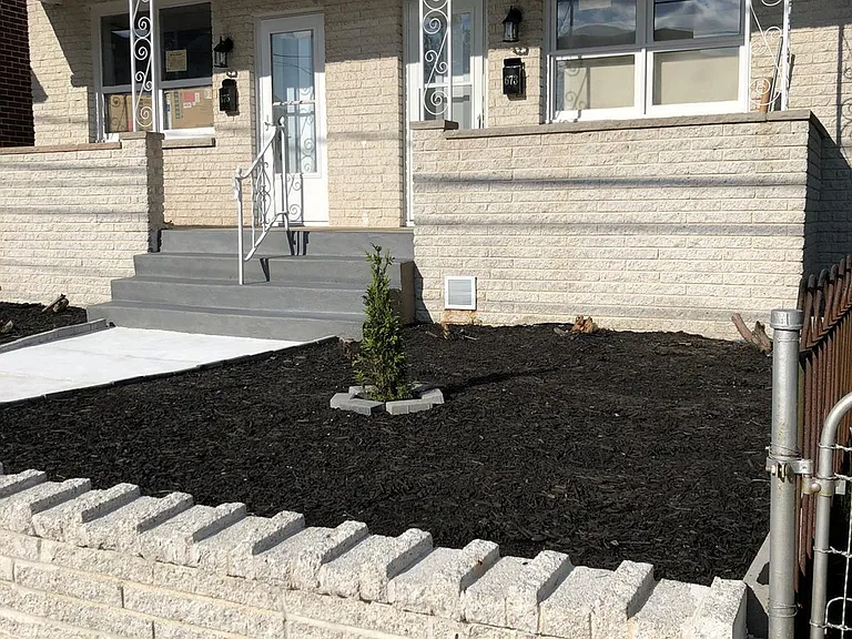 673 N Laurel St — Photo 1