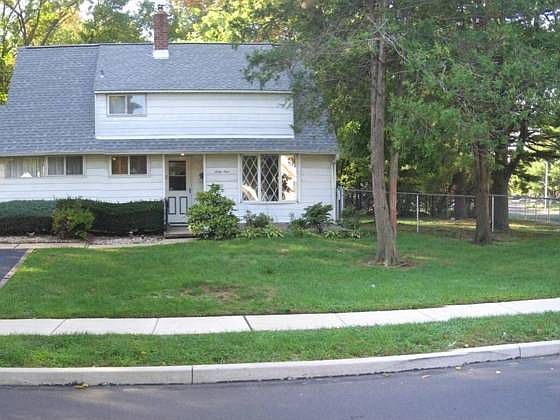 1st image of 64 Goldenridge Dr