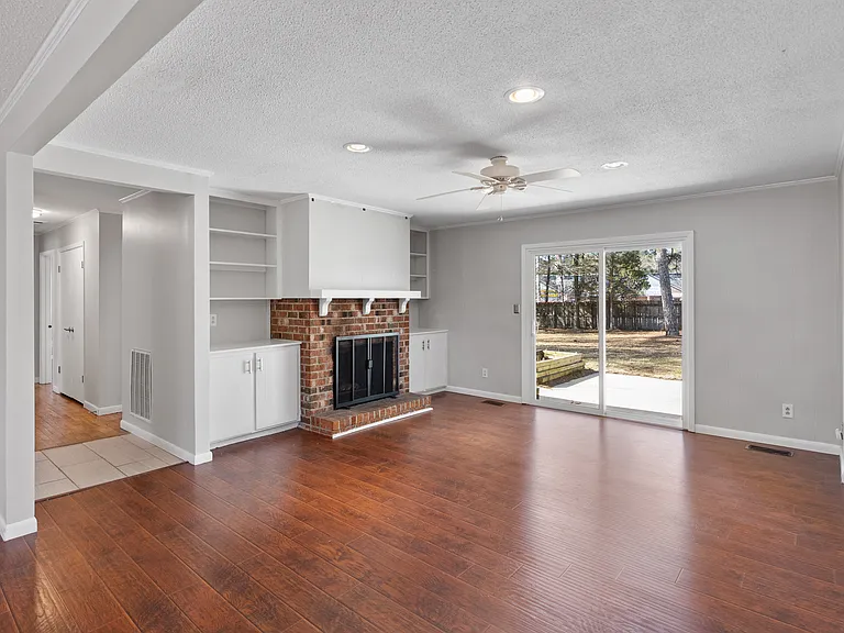 400 Hallmark Rd — Photo 8