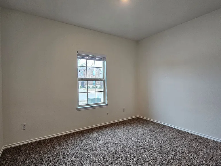 813 Fueller Dr — Photo 6