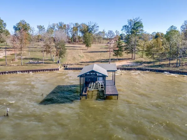 Waterside Ln, Pittsburg, TX 75686