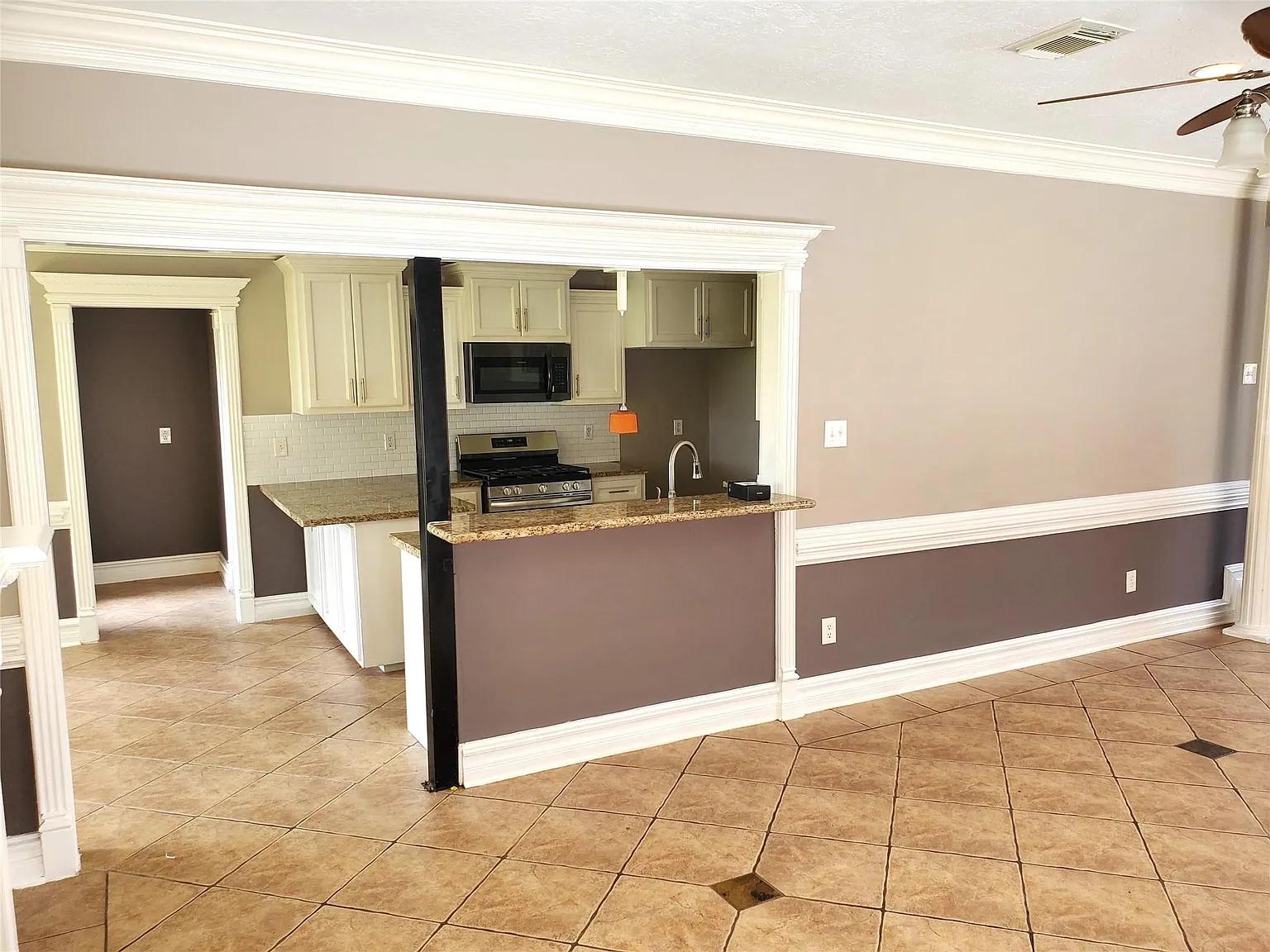 3 bed, 2.5 bath, 2084 sqft, $2,400 — Photo 4