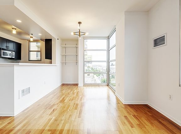 5th image of 1800 Washington St APT 413