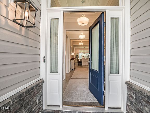 3rd image of 300 Sullivan Cir