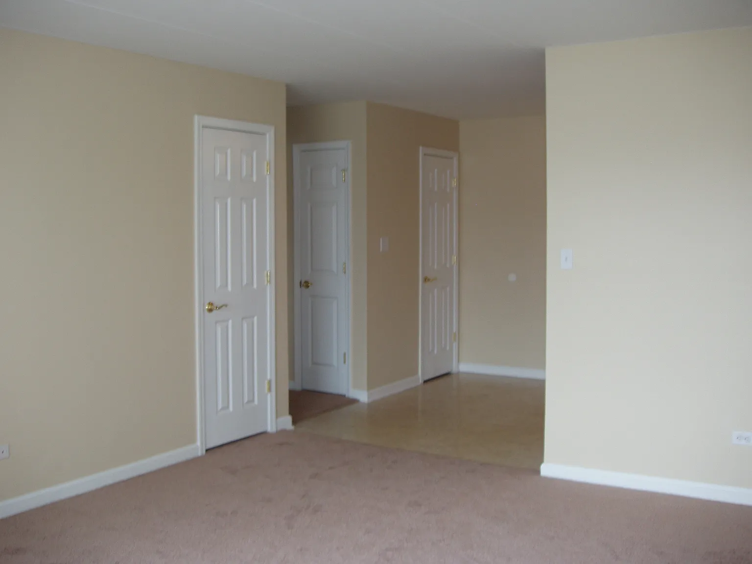 Williamsburg Square Apartments — Photo 4