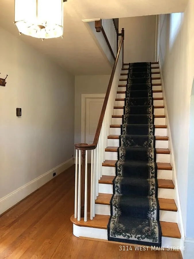 Spacious 4-Bedroom Home with Bonus Rooms, Screened Porch & Two-Car Garage! — Photo 2