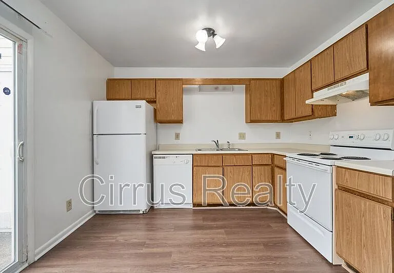2756 Peach St — Photo 11