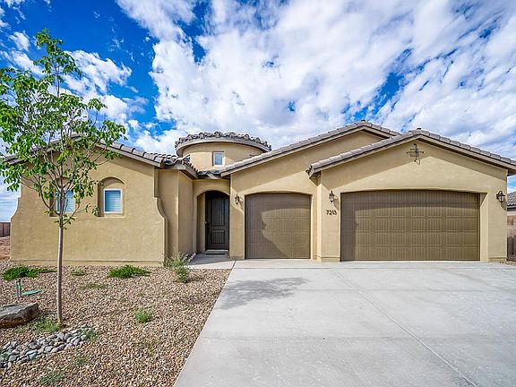 Front Exterior - Ella Lomas Encantadas