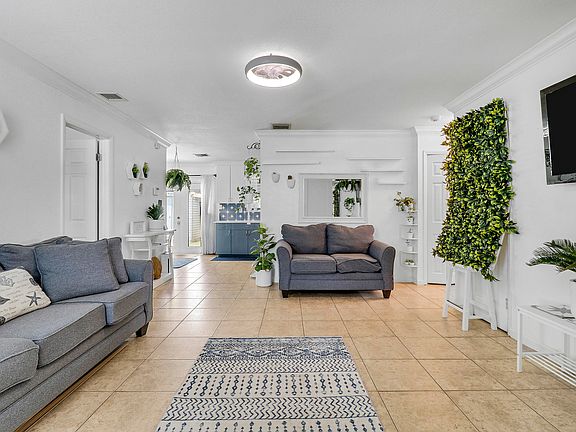 5th image of 9277 Bloomfield Drive