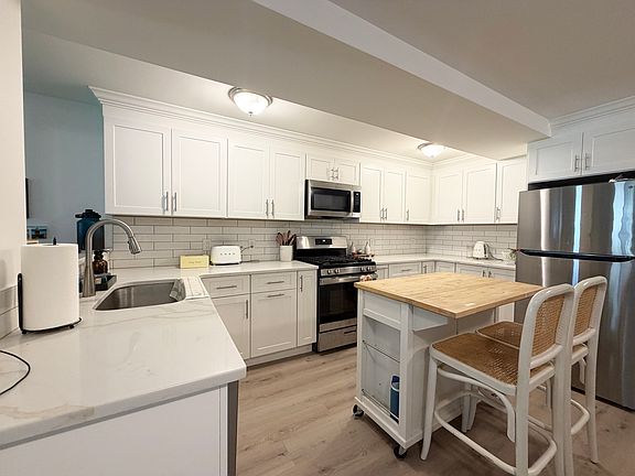 3rd image of 514 Bloomfield St APT 1