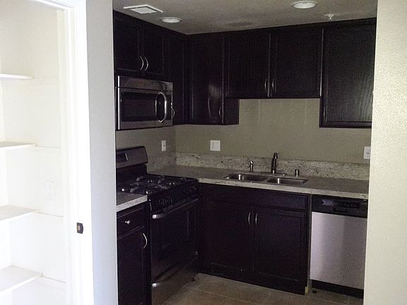 Full Stainless and Granite Kitchen, including Dishwasher