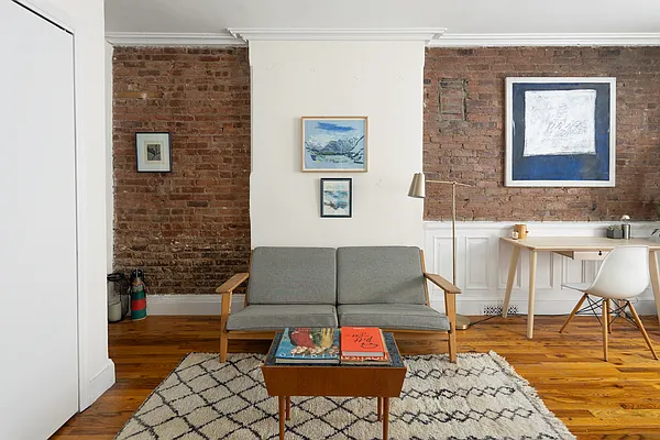 Sold by Realty Collective | media 2