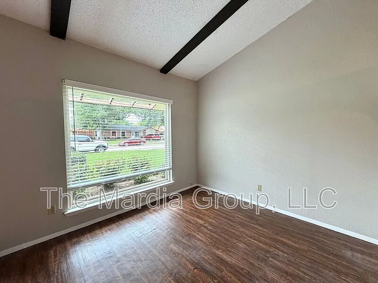 1506 Whiteoak Dr — Photo 4
