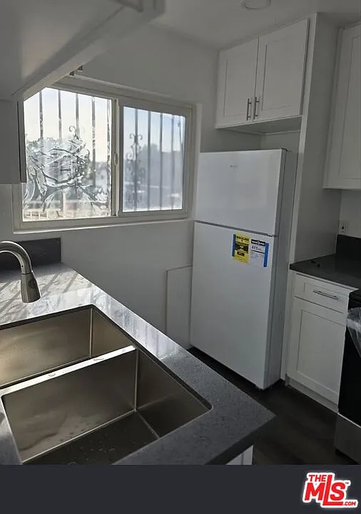 3 bed, 1.0 bath, 1350 sqft, $2,400 — Photo 2