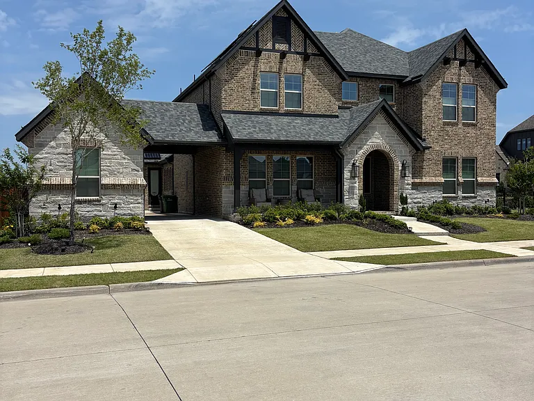 1610 Caruth Dr — Photo 3