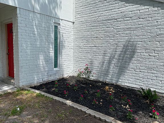 4th image of 16038 Bear Hill Dr