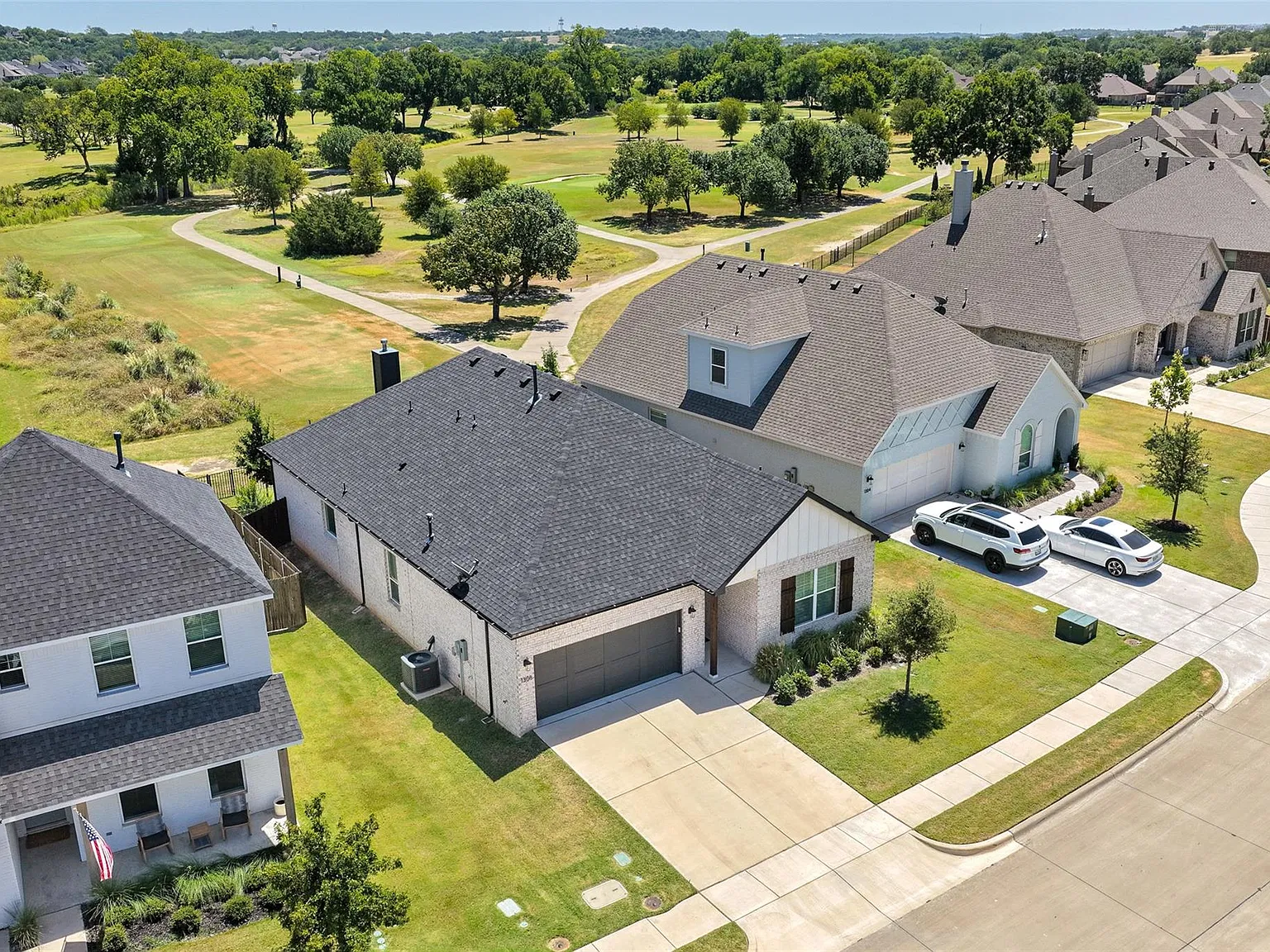 4 bed, 2070 sqft, $4,000 — Photo 3