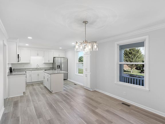 5th image of 211 General Forrest Dr