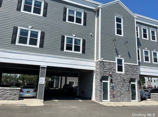 40 Division St UNIT 2D, Farmingdale, NY 11735