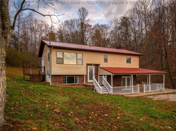 34 Hereford Rd, Hurricane, WV 25526