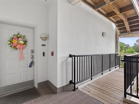 2nd image of 1292 Laskin Rd APT 203