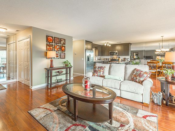 5th image of 4319 Lakeshore Ln Unit 105