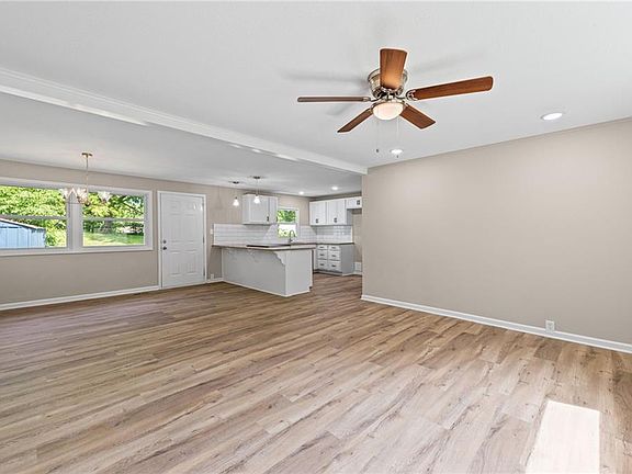 4th image of 6004 N Tracy Ave
