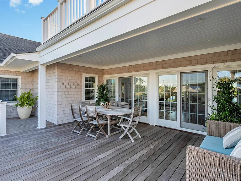 125 Dune Rd — Photo 49