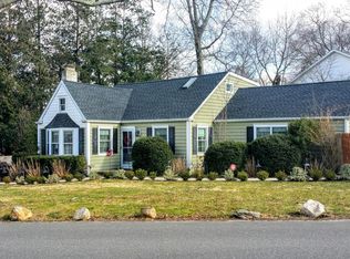 50 Meadowbrook Dr, Huntington Station, NY 11746