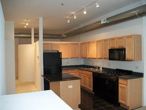 2nd image of 1000 E 53rd St Unit 203