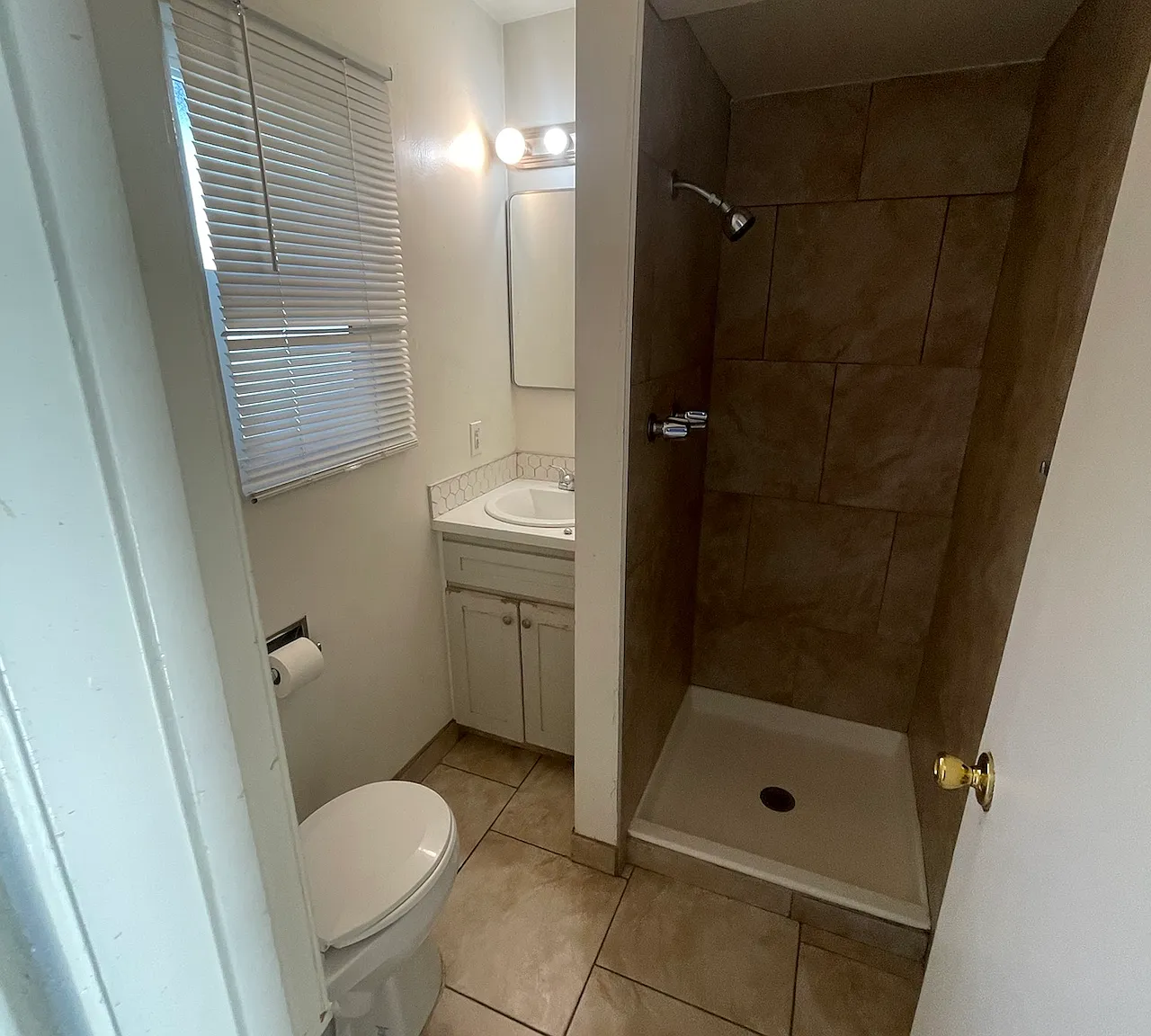 2602 N Fresno St — Photo 4