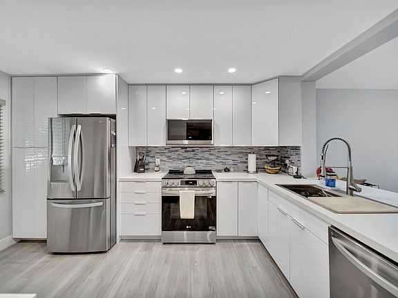 2nd image of 901 SW 138th Avenue #208C