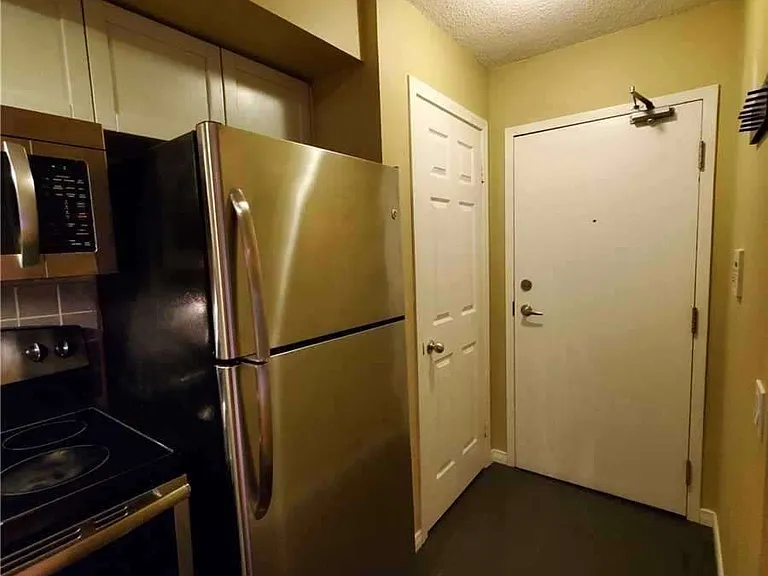 30 Harrison Garden Blvd #812 — Photo 8
