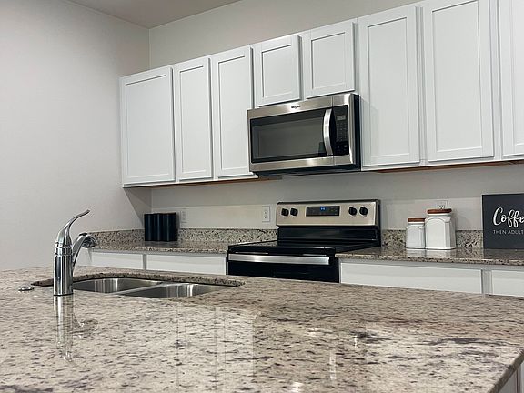 4th image of 207 NW Pinwheel St #207