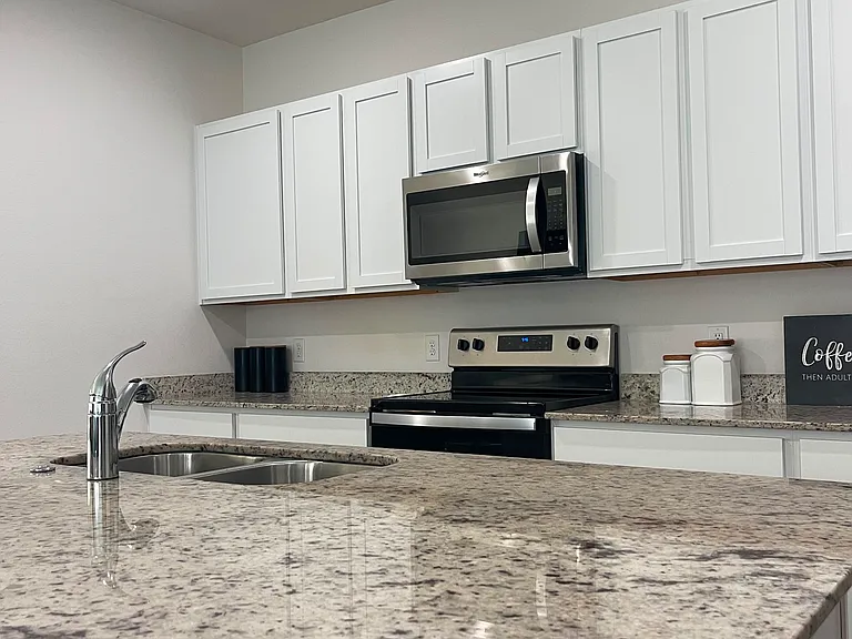 207 NW Pinwheel St #207 — Photo 4