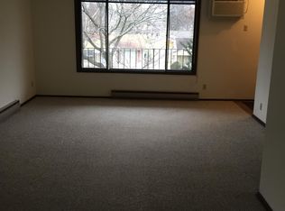 3270 S 49th St, Milwaukee, WI 53219