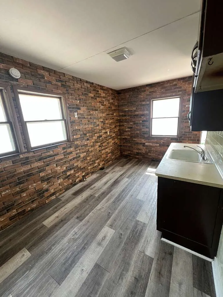 2 bed, 720 sqft, $1,350 — Photo 1