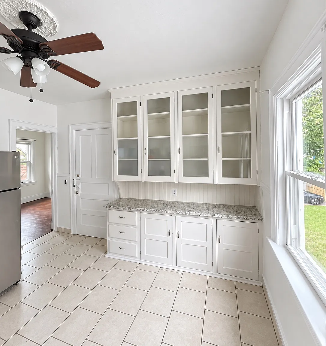 2 bed, 1300 sqft, $1,600 — Photo 2