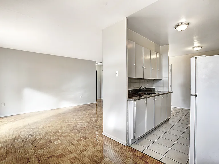 186 Church St E — Photo 18