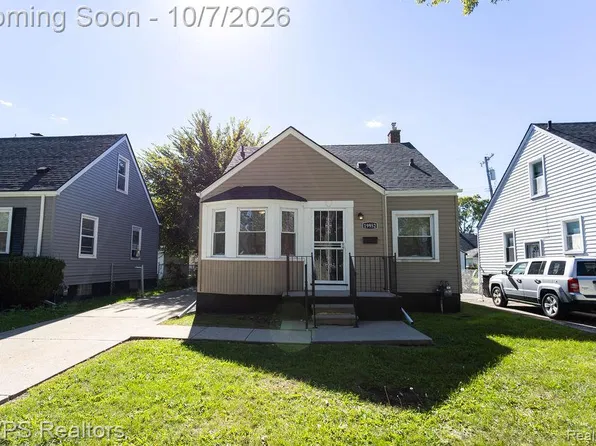 19952 Kenosha St, Harper Woods, MI 48225