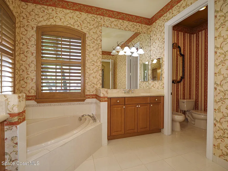 9400 Scarborough Ct — Photo 17