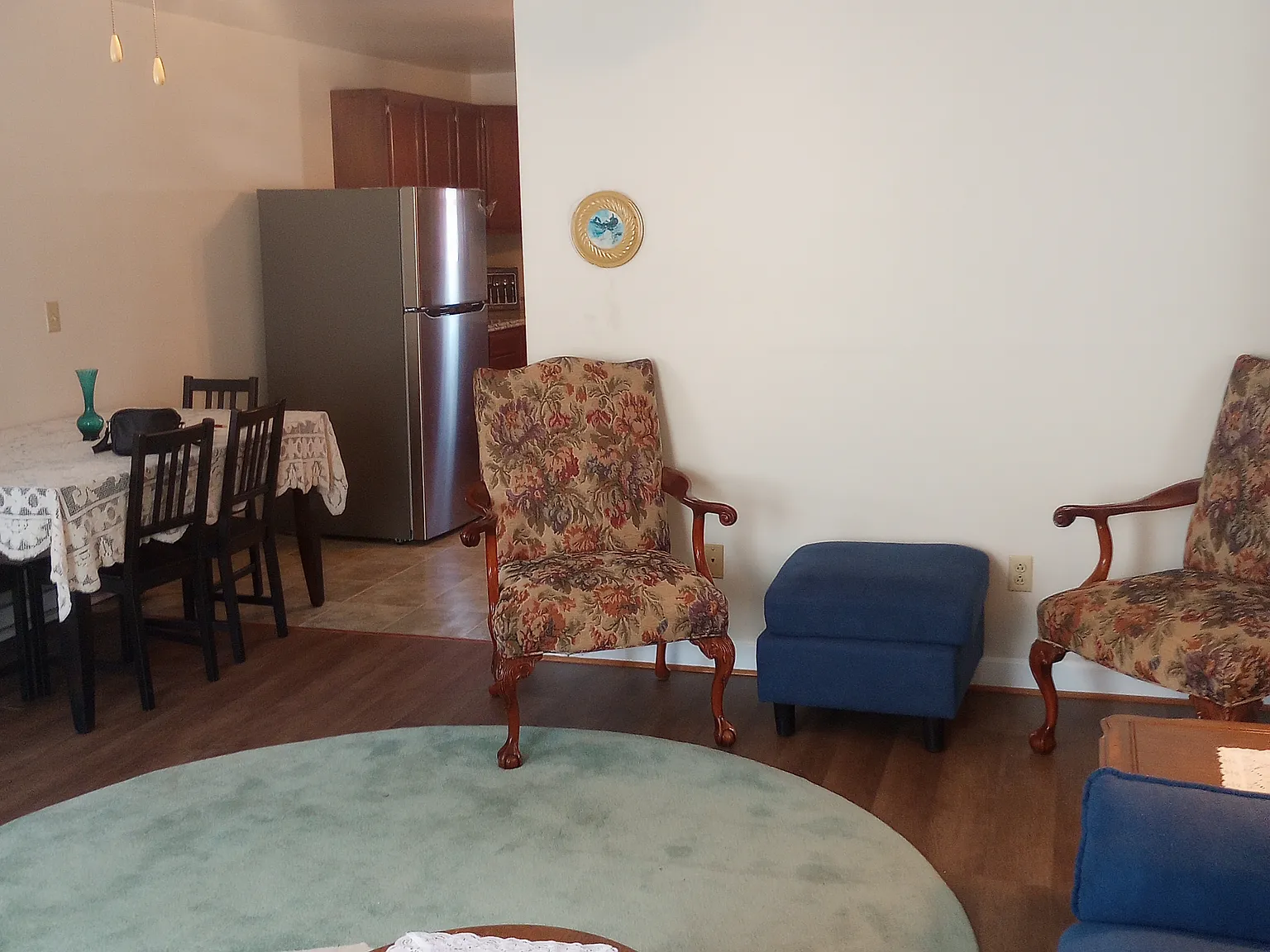 3 bed, 900 sqft, $1,200 — Photo 3