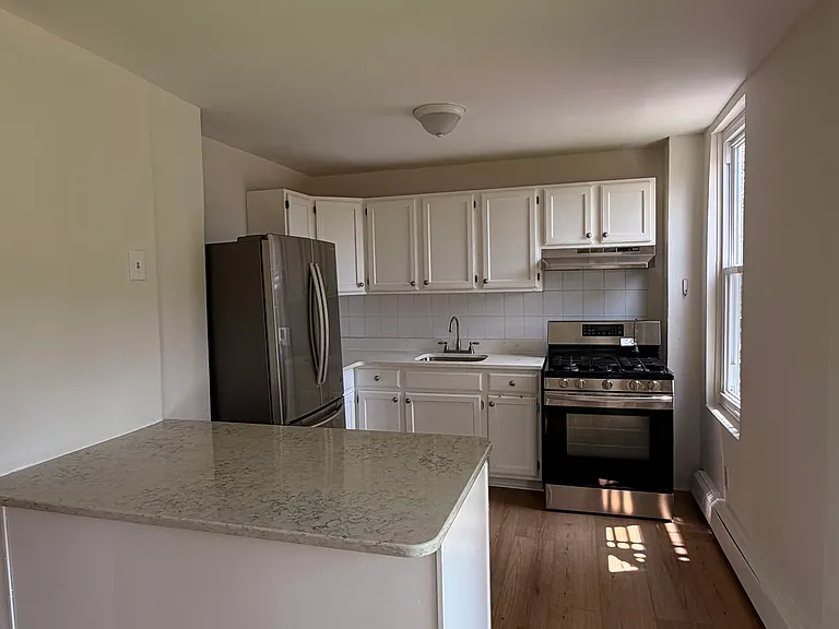 109 19th St #2 — Photo 2