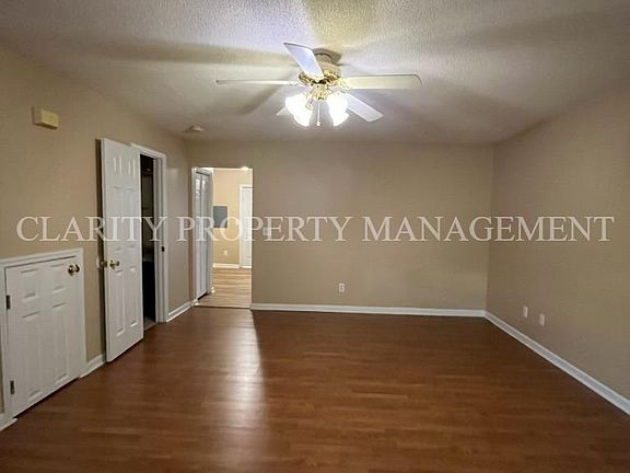 3rd image of 3166 Willow Springs Dr NE