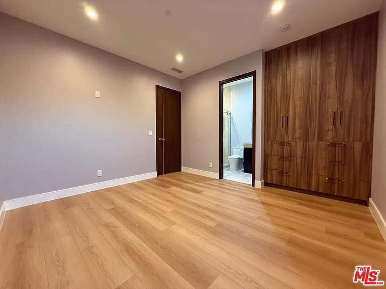 6530 Varna Ave — Photo 14