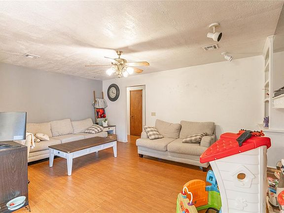 4th image of 825 N Tiffany Court Way