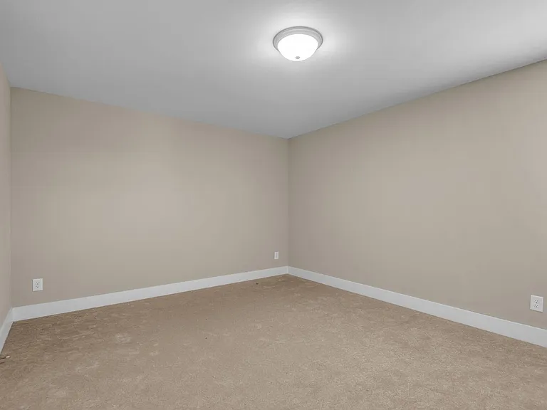 117 Traveller Ln — Photo 2