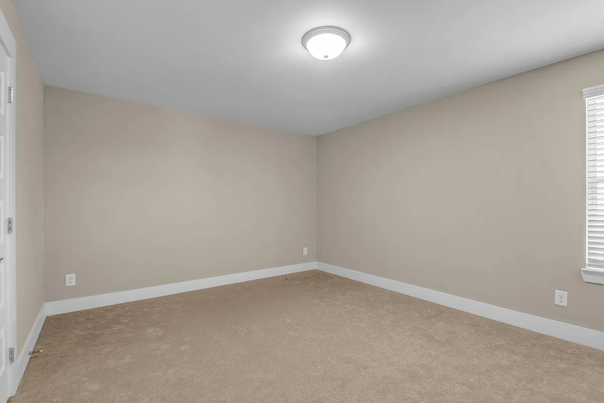 Building Photo - 117 Traveller Ln