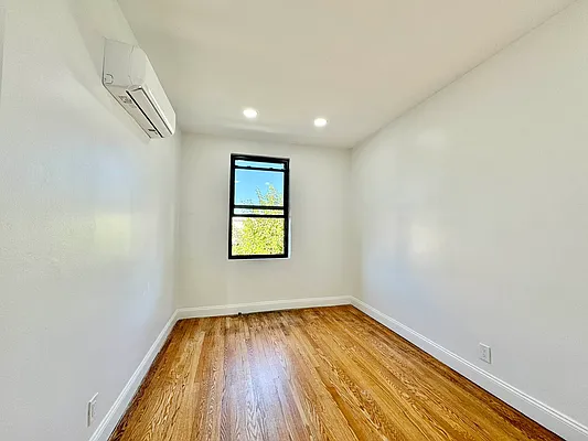 Rented by Astoria Realty | media 10